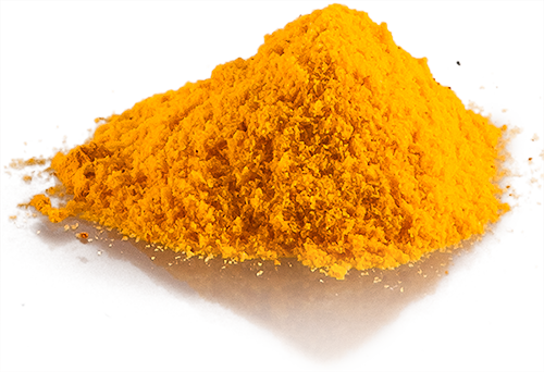 Cúrcuma en polvo - 100 g Cúrcuma en polvo amarillo fino de 100 g sobre superficie lisa, vista lateral.